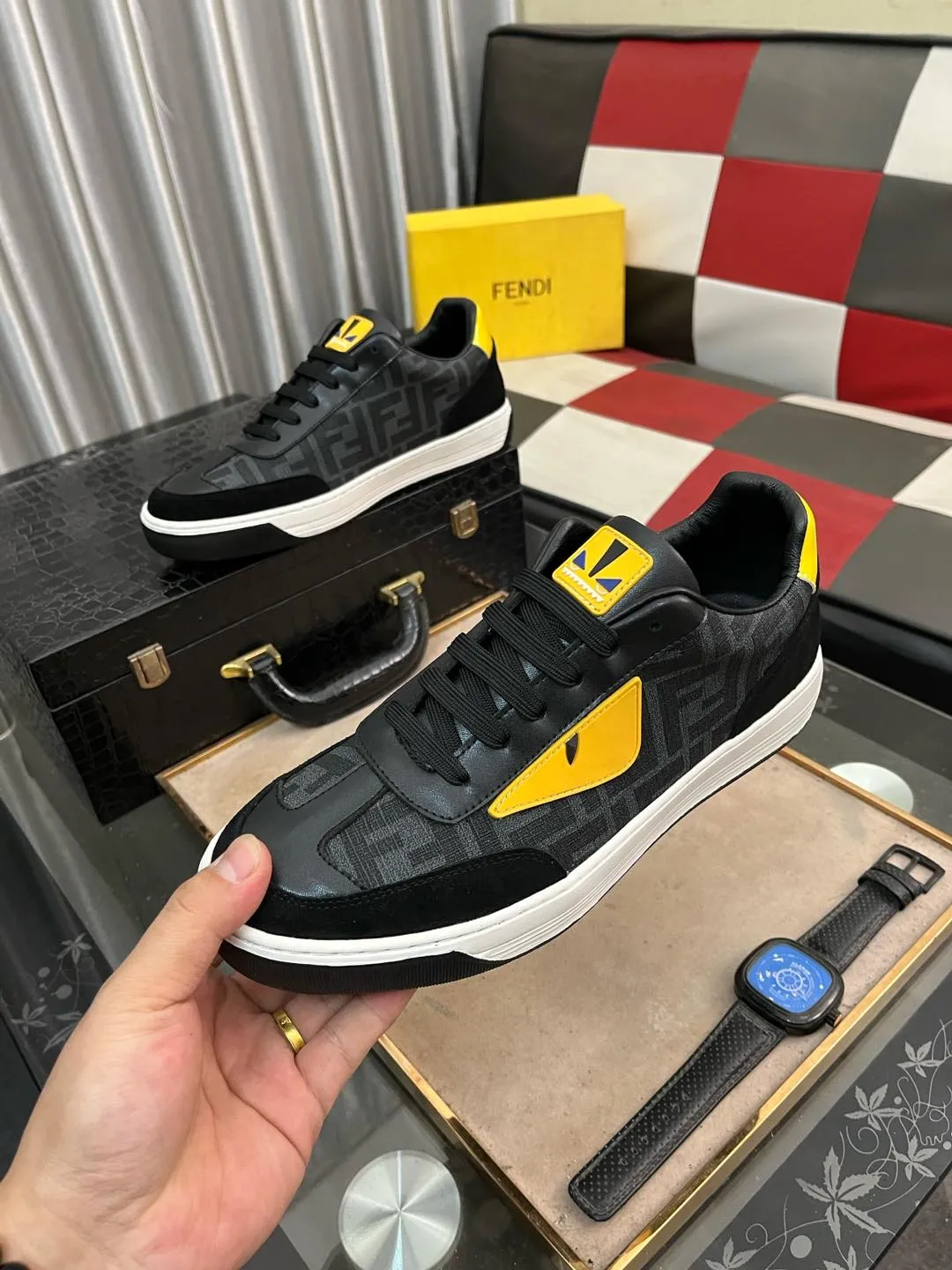 Men's shoes 💰400⌚️⌚️[fendi] Fendi classic and comfortable men, this complex sneaker is made of soft calfskin➕genuine leather lining➕original ultra-light rubber material with rough outsole. This unique and light style is suitable for the casual and refined sensibility of this season. It is comfortable and natural on the feet. It is an everyday style for casual travel in autumn and winter! 38−443️⃣colors available